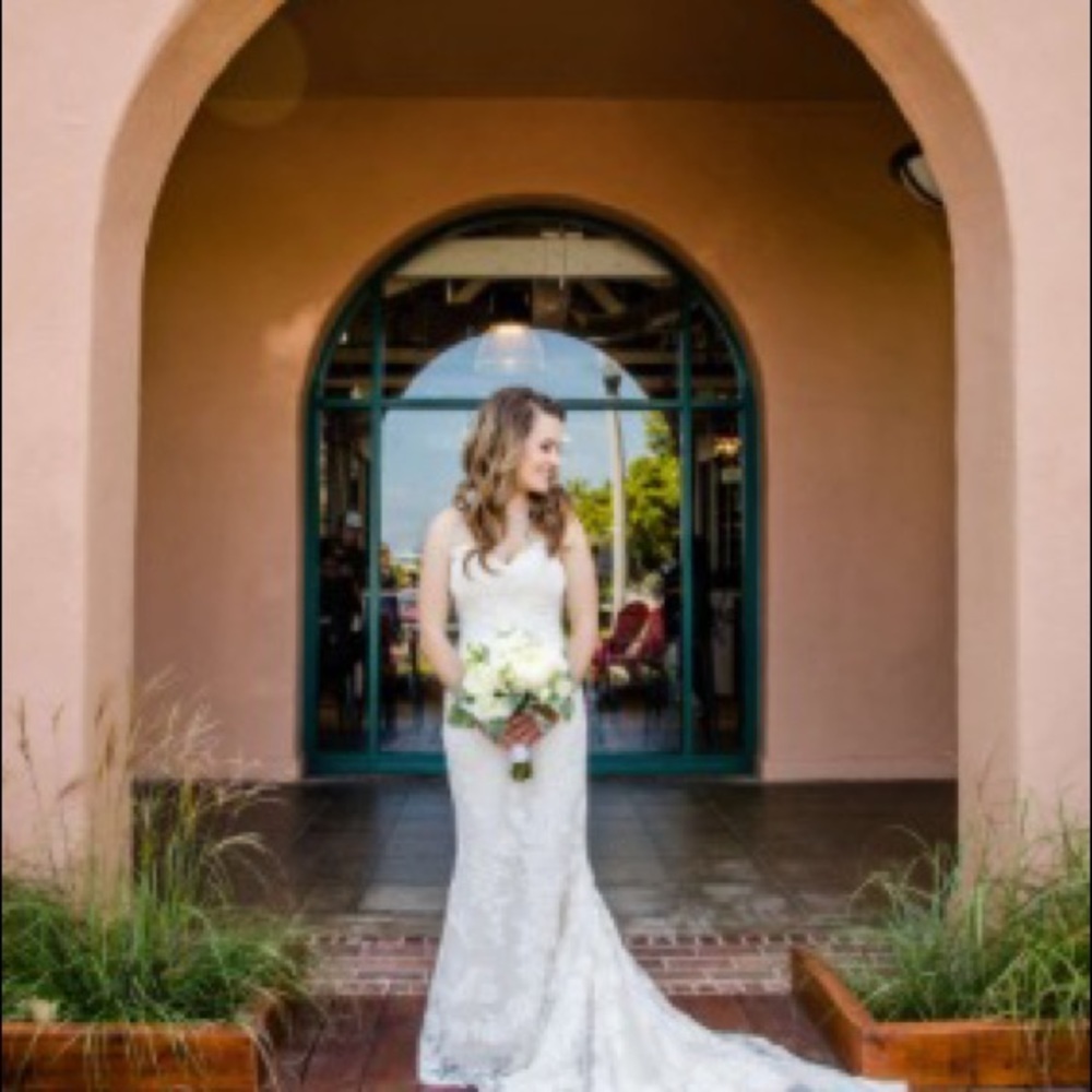 Casablanca bridal gown size 4, model # 1975